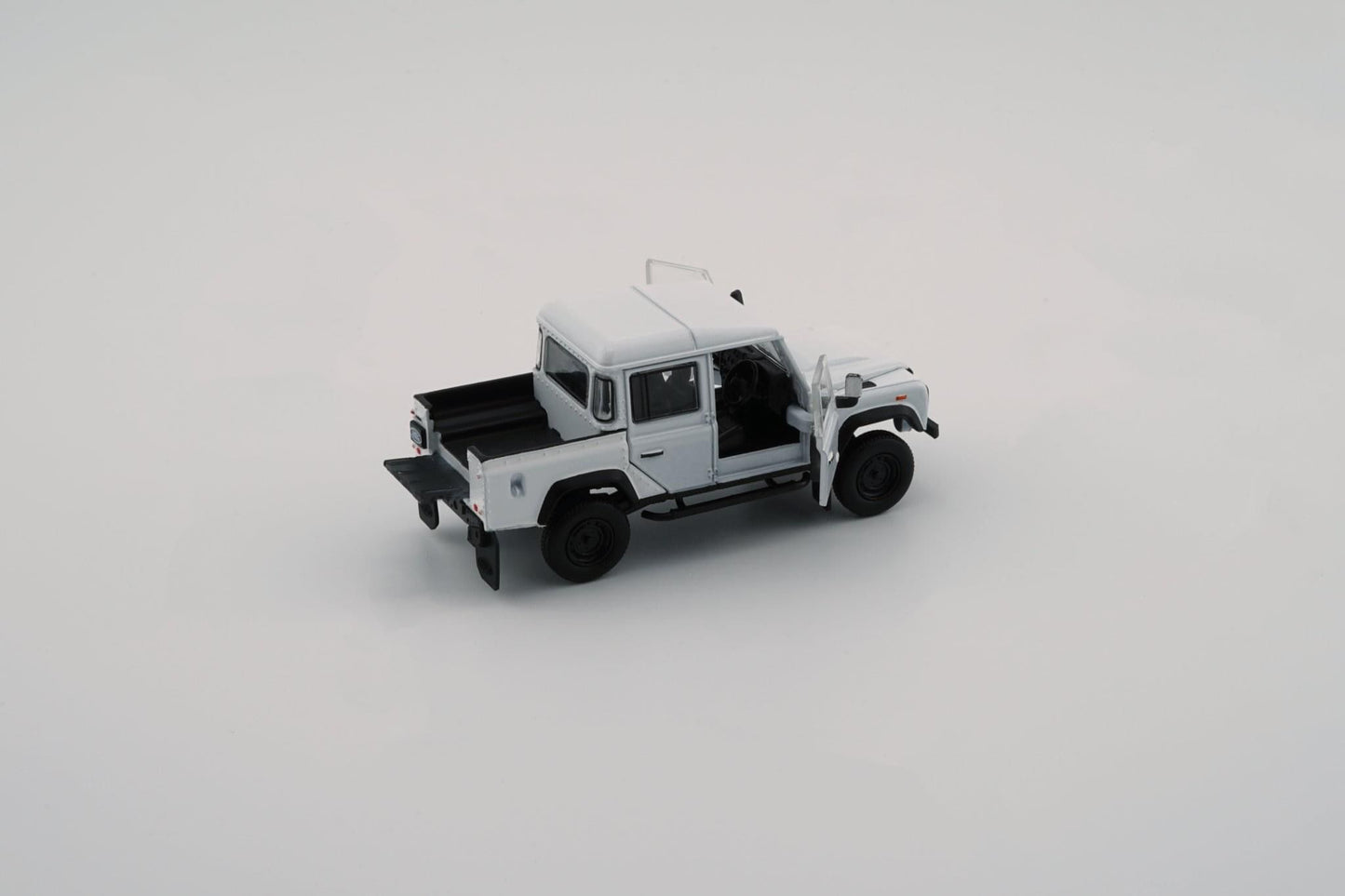 BM Creations 1/64 Land Rover Defender 110 Pick-Up