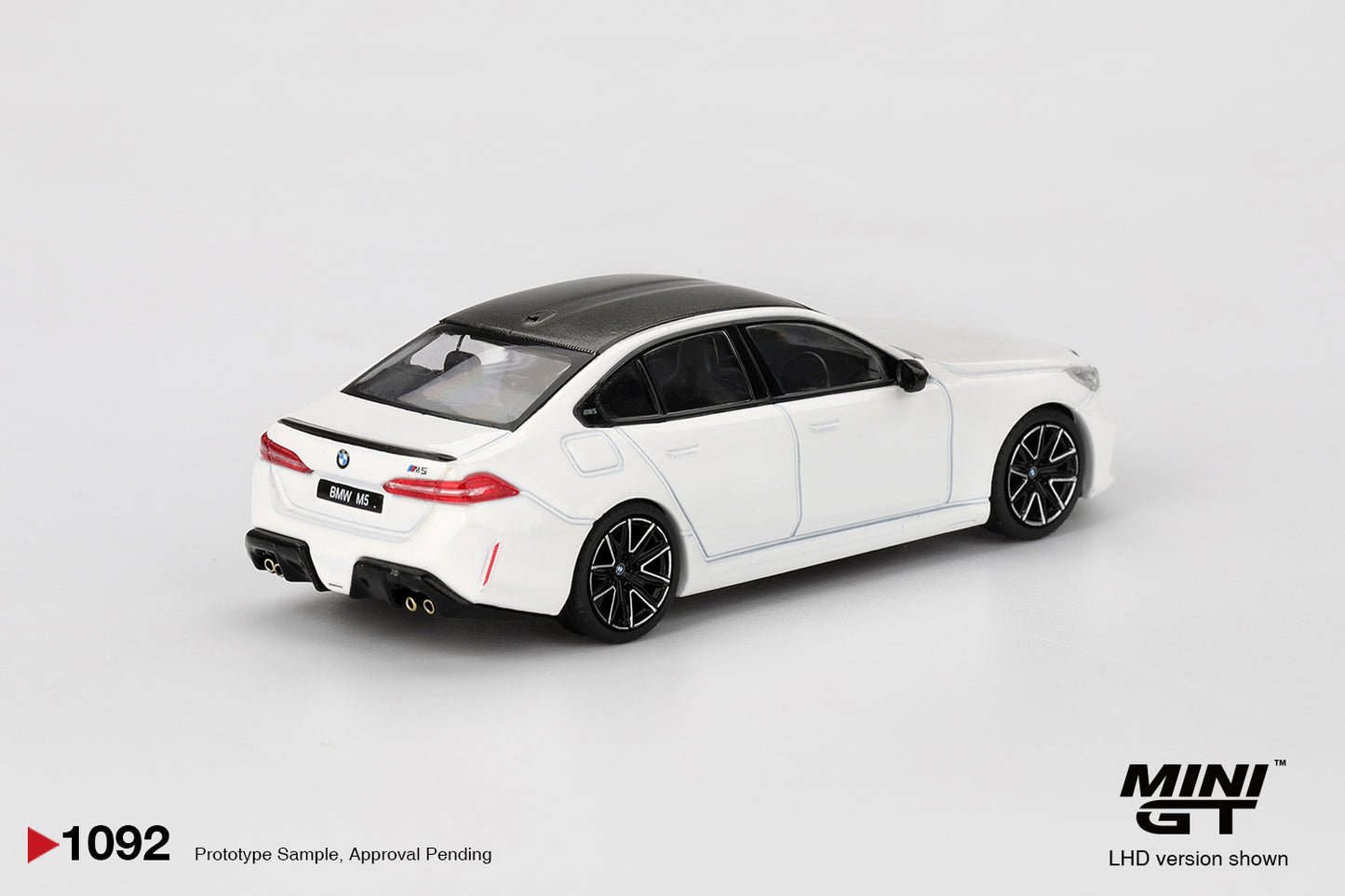 Mini GT 1/64 BMW M5 (#1092) - Alpine White
