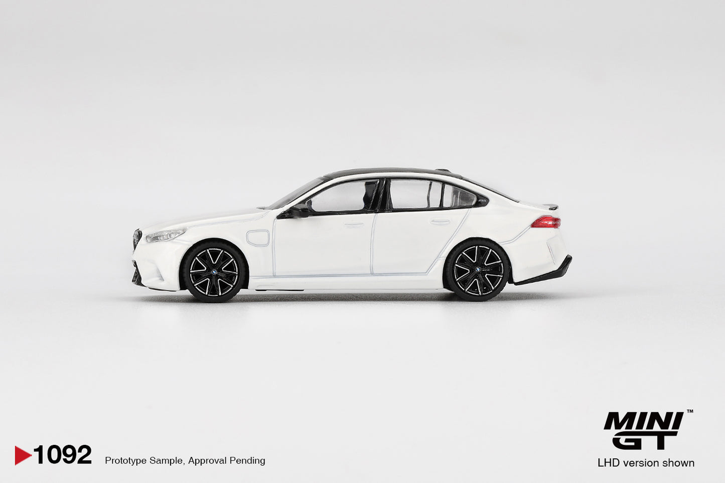 Mini GT 1/64 BMW M5 (#1092) - Alpine White
