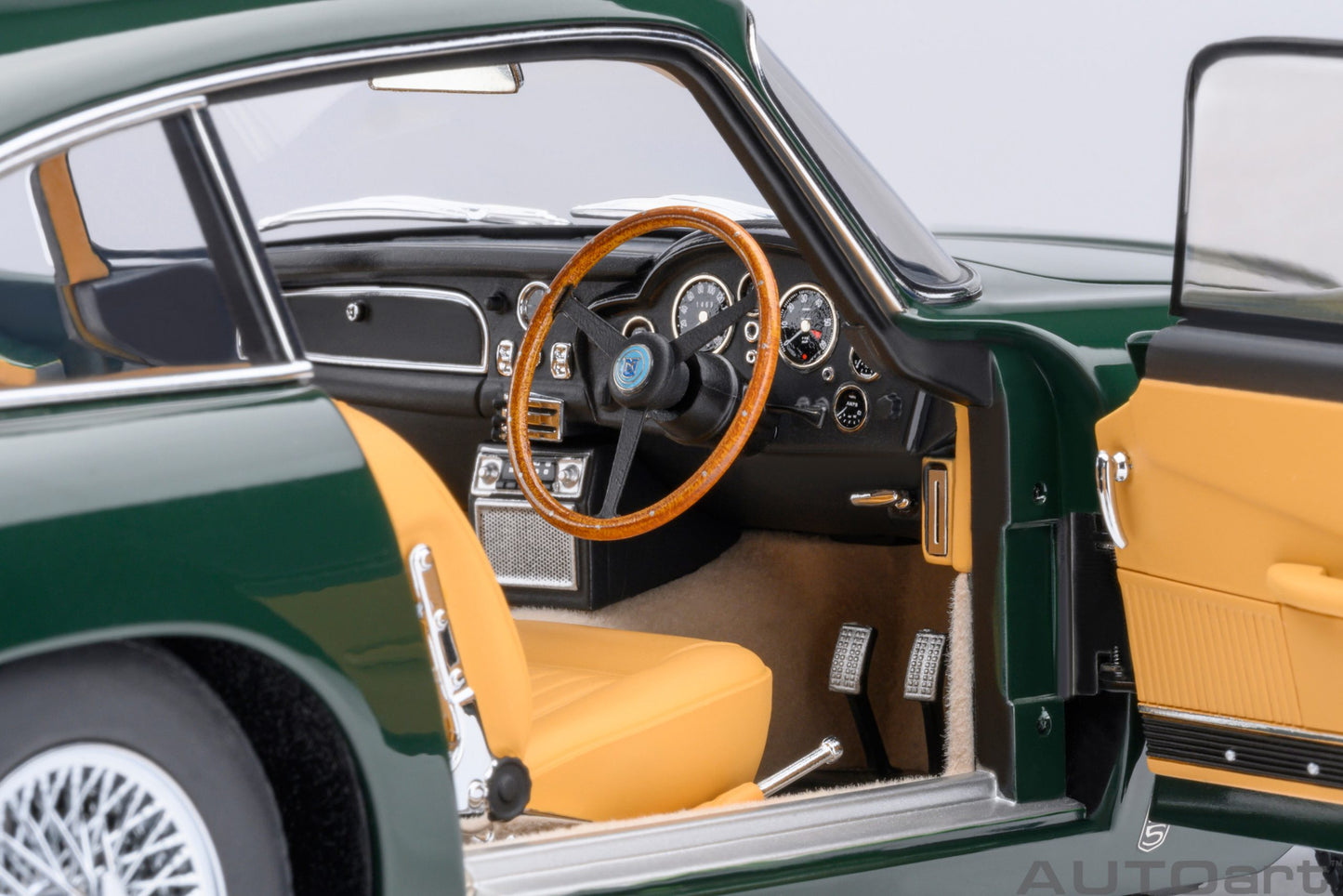 AutoArt 1/18 Aston Martin DB5 - British Racing Green