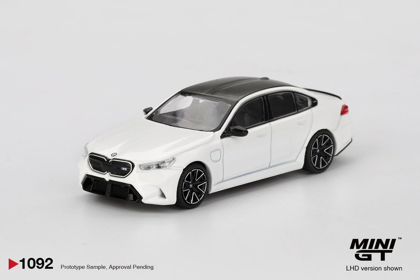 Mini GT 1/64 BMW M5 (#1092) - Alpine White
