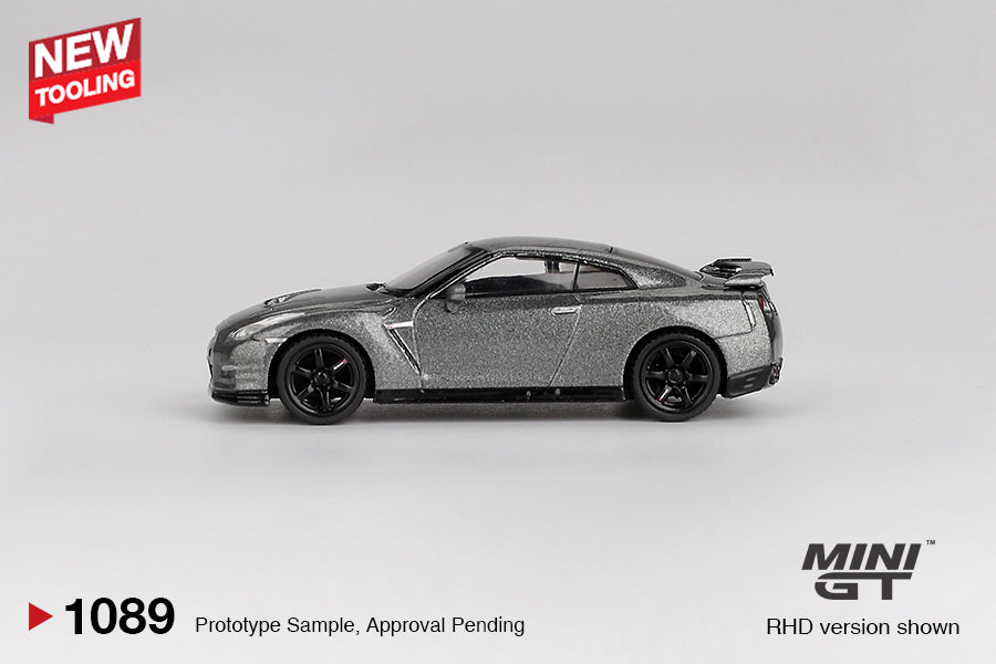 Mini GT 1/64 NISSAN GT-R 2013 (#1089) - Dark Metal Gray NISMO R35 CRS Versio)